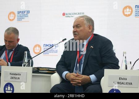 Saint-Pétersbourg, Russie. 14th juin 2023. Konstantin Zatulin, Représentant spécial de la Douma d'Etat de la Fédération de Russie pour les migrations et la citoyenneté, Premier Vice-Président de la Commission de la Douma d'Etat de la Fédération de Russie sur les affaires de la CEI, l'intégration eurasienne et les relations avec les compatriotes, Assiste à une séance sur le potentiel des compatriotes pour le développement régional dans le cadre de la St. Forum économique international de Petersbourg 2023 (SPIEF 2023). (Photo de Maksim Konstantinov/SOPA Images/Sipa USA) crédit: SIPA USA/Alay Live News Banque D'Images