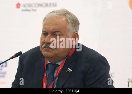 Saint-Pétersbourg, Russie. 14th juin 2023. Konstantin Zatulin, Représentant spécial de la Douma d'Etat de la Fédération de Russie pour les migrations et la citoyenneté, Premier Vice-Président de la Commission de la Douma d'Etat de la Fédération de Russie sur les affaires de la CEI, l'intégration eurasienne et les relations avec les compatriotes, Assiste à une séance sur le potentiel des compatriotes pour le développement régional dans le cadre de la St. Forum économique international de Petersbourg 2023 (SPIEF 2023). (Photo de Maksim Konstantinov/SOPA Images/Sipa USA) crédit: SIPA USA/Alay Live News Banque D'Images