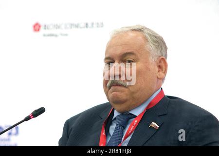 Saint-Pétersbourg, Russie. 14th juin 2023. Konstantin Zatulin, Représentant spécial de la Douma d'Etat de la Fédération de Russie pour les migrations et la citoyenneté, Premier Vice-Président de la Commission de la Douma d'Etat de la Fédération de Russie sur les affaires de la CEI, l'intégration eurasienne et les relations avec les compatriotes, Assiste à une séance sur le potentiel des compatriotes pour le développement régional dans le cadre de la St. Forum économique international de Petersbourg 2023 (SPIEF 2023). (Photo de Maksim Konstantinov/SOPA Images/Sipa USA) crédit: SIPA USA/Alay Live News Banque D'Images