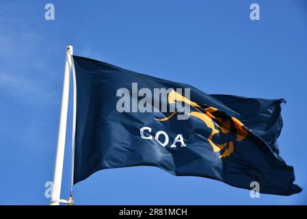 Den Helder, pays-Bas. Juin 2022. Le drapeau du centre des demandeurs d'asile de Den Helder. Photo de haute qualité Banque D'Images