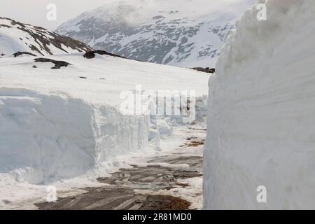 Route de Sognefjellet plus haut col en Norvège. Banque D'Images