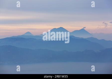 Beaux paysages de volcans au Guatemala, Amérique Centrale Banque D'Images