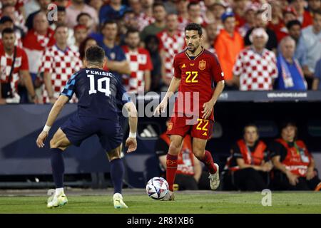 ROTTERDAM - (lr) Ivan Perisic de Croatie, Jésus Navas d'Espagne lors du match final de la Ligue des Nations de l'UEFA entre la Croatie et l'Espagne au stade Feyenoord de Kuip on 18 juin 2023 à Rotterdam, pays-Bas. ANP MAURICE VAN STEEN pays-bas hors - belgique hors Banque D'Images