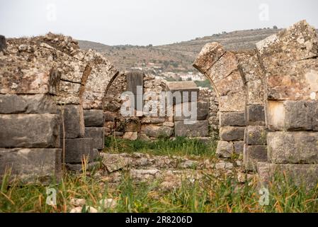 Ruines de l'ancienne ville romaine de Volubilis au Maroc, en Afrique du Nord Banque D'Images