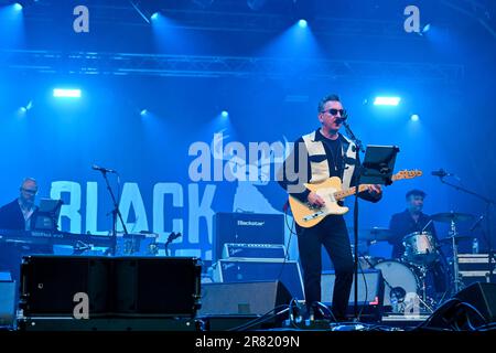 Eridge, Royaume-Uni. 18th juin 2023. Eridge Park, Eridge, Kent, Royaume-Uni sur 18 juin 2023. Richard Hawley fait la une des manchettes de la scène principale de la dernière nuit pendant le festival du cerf noir d'Americana dans le domaine d'Eridge Park, Eridge, Kent, Royaume-Uni sur 18 juin 2023. Credit: Francis Knight/Alay Live News Banque D'Images