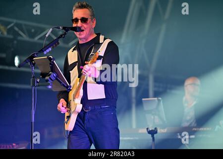 Eridge, Royaume-Uni. 18th juin 2023. Eridge Park, Eridge, Kent, Royaume-Uni sur 18 juin 2023. Richard Hawley fait la une des manchettes de la scène principale de la dernière nuit pendant le festival du cerf noir d'Americana dans le domaine d'Eridge Park, Eridge, Kent, Royaume-Uni sur 18 juin 2023. Credit: Francis Knight/Alay Live News Banque D'Images