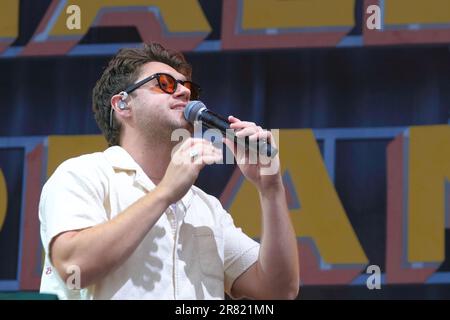 Newport, Royaume-Uni. 18th juin 2023. Niall Horan, auteur-compositeur-interprète irlandais, et un ancien membre du groupe de garçons britannique One Direction, se présentant en direct sur scène au Festival de l'île de White. Crédit : SOPA Images Limited/Alamy Live News Banque D'Images