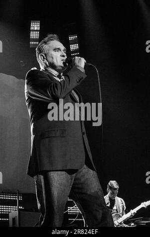 Morrissey et son groupe se sont produits au Los Angeles Sports Arena, Los Angeles, Californie, le 10 mai 2014, Pendant le monde la paix n'est aucun de votre visite d'affaires. Les dates aux États-Unis après le 7 juin ont été annulées pour cause de maladie. Banque D'Images