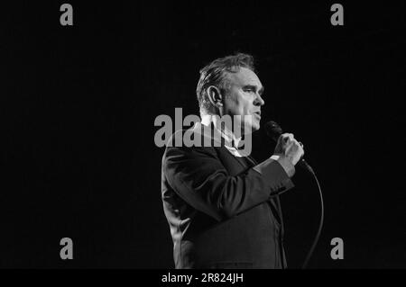 Morrissey et son groupe se sont produits au Los Angeles Sports Arena, Los Angeles, Californie, le 10 mai 2014, Pendant le monde la paix n'est aucun de votre visite d'affaires. Les dates aux États-Unis après le 7 juin ont été annulées pour cause de maladie. Banque D'Images