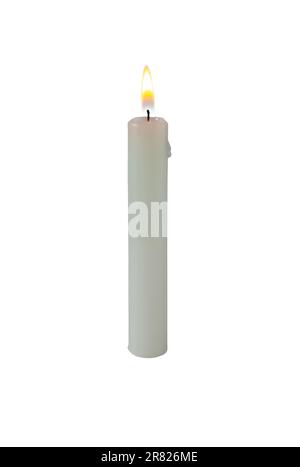Bougie brûlante en cire de paraffine blanche isolée sur blanc. Flamme vive. Banque D'Images