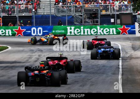 Montréal, Canada. 18th juin 2023. Alexander Albon (THA) Williams Racing FW45 dirige Carlos Sainz Jr (ESP) Ferrari SF-23 et Lando Norris (GBR) McLaren MCL60. Championnat du monde Formula 1, Rd 9, Grand Prix canadien, dimanche 18th juin 2023. Montréal, Canada. Crédit : James Moy/Alay Live News Banque D'Images