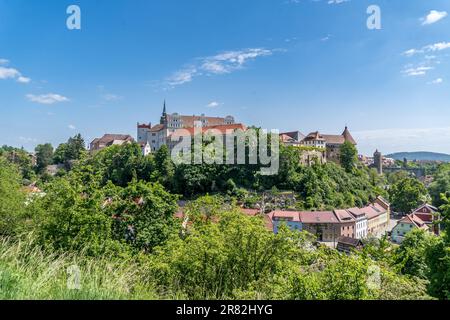 Vue aérienne des tours défensives et fortification médiévale dans la ville historique de Bautzen en Saxe Allemagne Banque D'Images