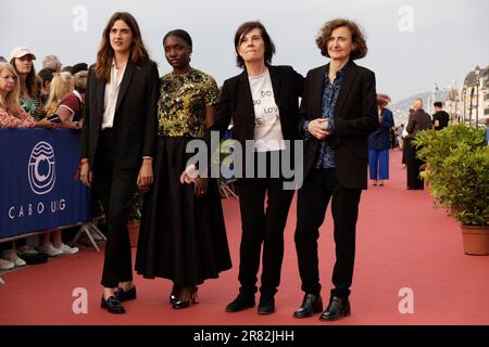 Cabourg, France. 17th juin 2023. Lomane de Dietrich, Suzy Bemba, Catherine Corsini et Elisabeth Perez assistent à la cérémonie de clôture à Cabourg Banque D'Images