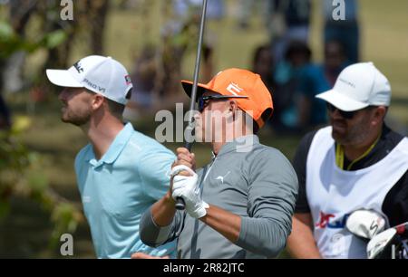 Los Angeles, États-Unis. 18th juin 2023. Rickie Fowler débarque sur le troisième trou lors de la dernière ronde des 2023 États-Unis Open Golf Championship au Los Angeles Country Club de Los Angeles, Californie, dimanche, 18 juin 2023. Photo de Mike Goulding/UPI crédit: UPI/Alay Live News Banque D'Images