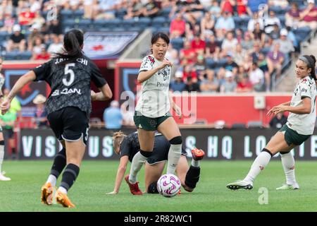 Bridgeview, États-Unis. 18th juin 2023. Chicago, États-Unis, 18 juin 2023 : Hina Sugita (8 Portland Thorns FC) en action pendant le match de football de la NWSL entre les Red Stars de Chicago et le Portland Thorns FC le dimanche 18 juin au stade de Seat Geek, Bridgeview, États-Unis. (AUCUNE UTILISATION COMMERCIALE). (Shaina Benhiyoun/SPP) crédit: SPP Sport presse photo. /Alamy Live News Banque D'Images