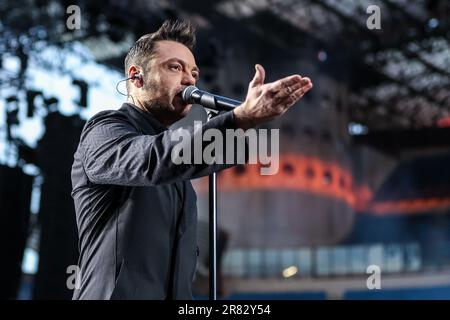 Milan, Italie. 18th juin 2023. Tiziano Ferro se produit en direct sur scène lors de la visite de TZN2023 au stade San Siro de Milan. Crédit : SOPA Images Limited/Alamy Live News Banque D'Images