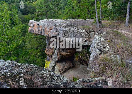 Quelques-unes des falaises, falaises, vues pittoresques, à Pedestal Rocks, Pelsor, Sand Gap, Witts Springs, Arkansas, Ozark-St Francis National Forest Banque D'Images