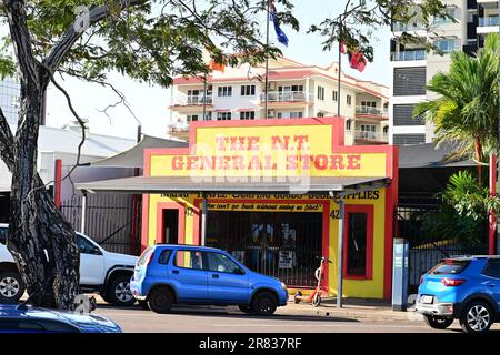 Vue de face d'un magasin NT General Store, une petite boutique bien connue de Darwin pour ceux qui veulent explorer le 'Bush'. Banque D'Images