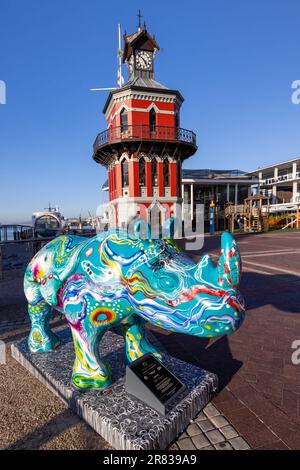 Les Rhinos arrivent ! Exposition au quartier de la Tour de l'horloge dans le front de mer de V&A - Cape Town, Afrique du Sud Banque D'Images