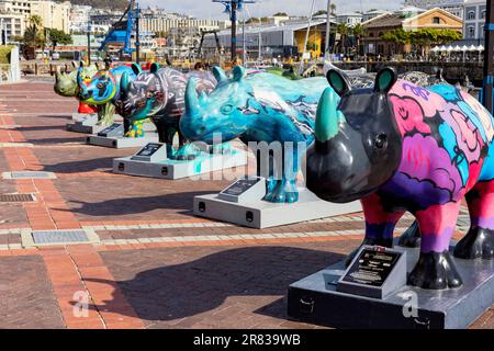 Les Rhinos arrivent ! Exposition d'art au bord de mer V&A - Cape Town, Afrique du Sud Banque D'Images