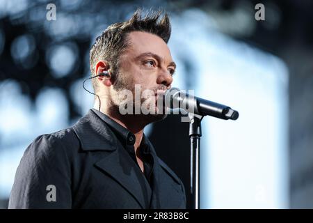 Tiziano Ferro se produit en direct sur scène lors de la visite de TZN2023 au stade San Siro sur 18 juin 2023 à Milan, en Italie Banque D'Images