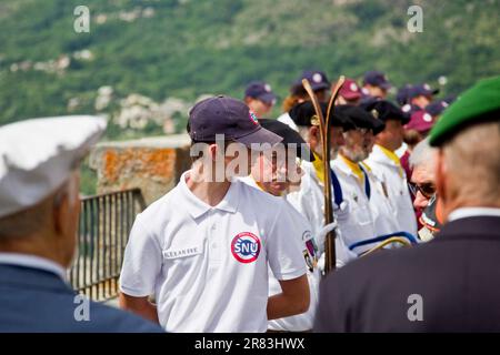 Briançon, France. 18th juin 2023. Les jeunes volontaires du Service civique national se sont alignés pour la commémoration, la France sur 18 juin 2023. Les jeunes volontaires de la SNU (Service National universel) pour un stage à Ancelle dans les Hautes-Alpes participent à la cérémonie de commémoration du 83rd anniversaire de l'appel de 18 juin 1940 à Briançon. Photo par Thibaut Durand/ABACAPRESS.COM crédit: Abaca Press/Alay Live News Banque D'Images