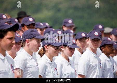 Briançon, France. 18th juin 2023. Les jeunes volontaires du Service civique national se sont alignés pour la commémoration, la France sur 18 juin 2023. Les jeunes volontaires de la SNU (Service National universel) pour un stage à Ancelle dans les Hautes-Alpes participent à la cérémonie de commémoration du 83rd anniversaire de l'appel de 18 juin 1940 à Briançon. Photo par Thibaut Durand/ABACAPRESS.COM crédit: Abaca Press/Alay Live News Banque D'Images