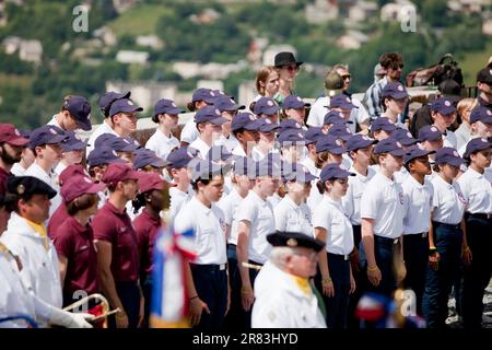 Briançon, France. 18th juin 2023. Les jeunes volontaires du Service civique national se sont alignés pour la commémoration, la France sur 18 juin 2023. Les jeunes volontaires de la SNU (Service National universel) pour un stage à Ancelle dans les Hautes-Alpes participent à la cérémonie de commémoration du 83rd anniversaire de l'appel de 18 juin 1940 à Briançon. Photo par Thibaut Durand/ABACAPRESS.COM crédit: Abaca Press/Alay Live News Banque D'Images