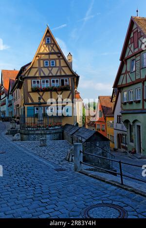 Ploenlein avec Kobolzeller Steige et Spitalgasse. Le Ploenlein avec le Sieberstor et le Kobolzeller Tor, Rothenburg ob der Tauber. Rothenburg Banque D'Images