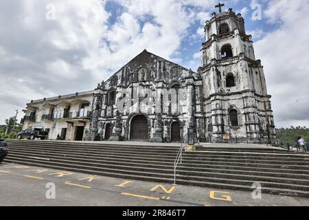 Couvent de l'église Daraga fait avec des roches volcaniques du mont Mayon, volcan, Philippines historiques, Churrigueresque style architectural espagnol de l'époque coloniale Banque D'Images