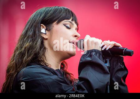 Copenhague, Danemark. 17th, juin 2023. Le groupe canadien de métaux lourds Spiritbox joue un concert en direct pendant le festival danois de métaux lourds Copenhague 2023. Ici, la chanteuse Courtney Laplante est vue en direct sur scène. (Crédit photo: Gonzales photo - Sebastian Dammark). Banque D'Images
