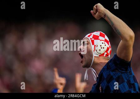 Rotterdam, pays-Bas. 18th juin 2023. ROTTERDAM, PAYS-BAS - JUIN 18: Le soutien de la Croatie applaudit lors de la Ligue des Nations de l'UEFA 2022/23 finale du match entre la Croatie et l'Espagne au de Kuip on 18 juin 2023 à Rotterdam, pays-Bas (photo de René Nijhuis/BSR Agency) crédit: BSR Agency/Alay Live News Banque D'Images