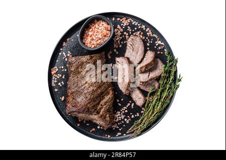 Griller un steak de bœuf Wagyu vieilli tri Tip sur une assiette de sel rose. Isolé sur fond blanc Banque D'Images