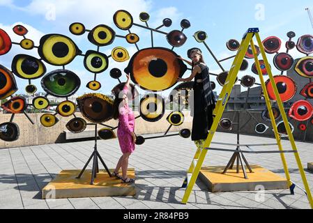 Diverses formes de soins sont rendues visibles tout au long de l ...