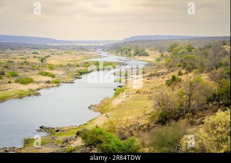 Vue paysage de l'Olifants River, Kruger National Park, Afrique du Sud Banque D'Images