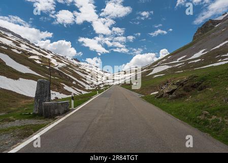 Route de montagne Klausenpass reliant les cantons d'Uri et de Glaris dans les Alpes suisses, Spiringen, canton d'Uri, Suisse Banque D'Images