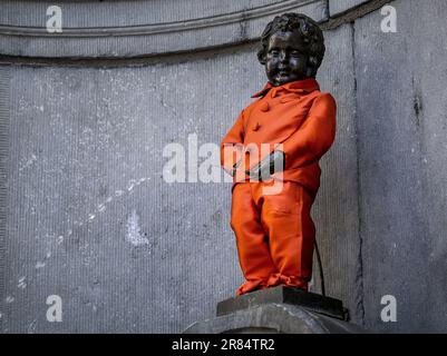 Bruxelles, Belgique. 19th juin 2023. BRUXELLES - à l'occasion de la visite d'État du roi Willem-Alexandre et de la reine Maxima, Manneken Pis portait un costume orange. La garde-robe de la célèbre figurine belge se compose de plus d'un millier de costumes, mais un costume orange ne l'avait pas jusqu'à présent. ANP REMKO DE WAAL pays-bas - belgique OUT crédit: ANP/Alay Live News crédit: ANP/Alay Live News Banque D'Images