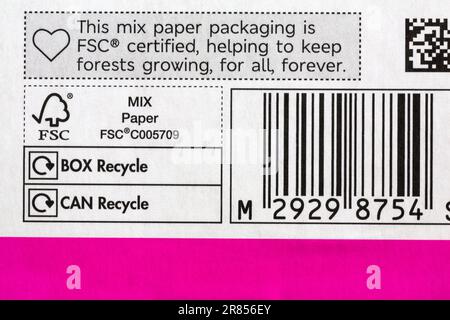 Cet emballage en papier mélangé est certifié FSC pour aider à maintenir la croissance des forêts pour toutes les informations de recyclage pour toujours sur l'emballage de jus de fruits Percy Pig phizzy Banque D'Images