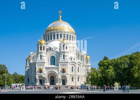 Vue sur la rue Kronstadt Cathédrale navale de Nicholas. Banque D'Images