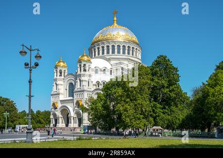 Vue sur la rue Kronstadt Cathédrale navale de Nicholas. Banque D'Images