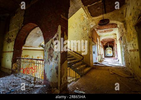 étage vide dans un hôtel abandonné Banque D'Images