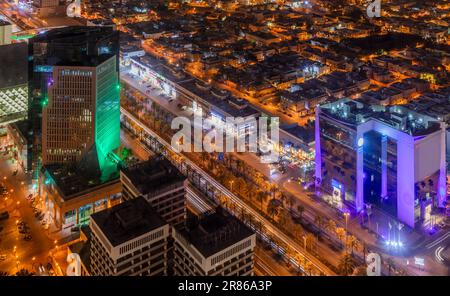 Panorama nocturne avec des bâtiments modernes, quartier des affaires d'Al Olaya de Riyad, Al Riyadh, Arabie Saoudite Banque D'Images