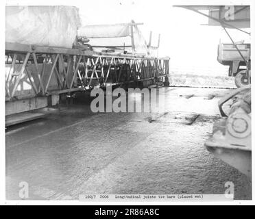 La construction de l'autoroute M11 entre Londres et Cambridge en 1975. Banque D'Images