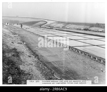 La construction de l'autoroute M11 entre Londres et Cambridge en 1975. Banque D'Images