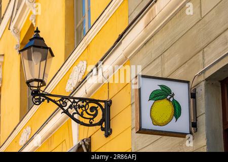 Le bar Limonen affiche citron au Sofiankatu 3 dans le quartier Kruununhaka d'Helsinki, en Finlande Banque D'Images