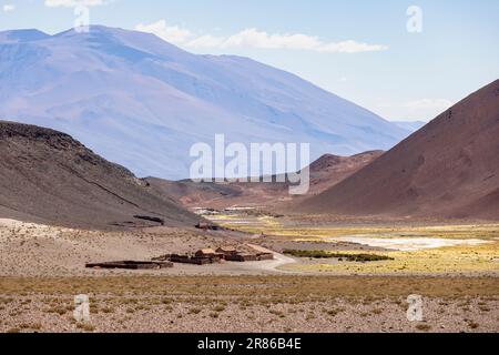 Traverser les Andes de Antofagasta de la Sierra à Antofalla - paysage magnifique dans les hauts plateaux argentins appelés Puna en Amérique du Sud Banque D'Images