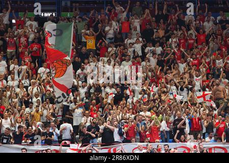 Milan, Italie. 19th juin 2023. Forum Mediolanum, Milan, Italie, 19 juin 2023, Milan Supporters pendant le match 5 final - EA7 Emporio Armani Milano contre Virtus Segafredo Bologna - Italian Basketball Serie A Championship Credit: Live Media Publishing Group/Alay Live News Banque D'Images