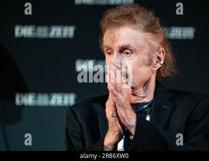 Hambourg, Allemagne. 19th juin 2023. Le BEST-seller américain T.C. Boyle parle de son nouveau travail "Blue Skies" dans l'Audimax de l'Université de Hambourg - que se passe-t-il quand la nature se mord ? Credit: Axel Heimken/dpa/Alay Live News Banque D'Images