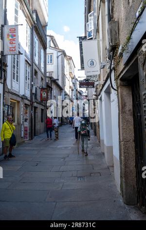 Saint-Jacques-de-Compostelle, la Coruna, Galice, Espagne - 13 juin 2023. Rue de Franco. Banque D'Images