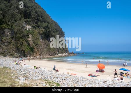 Soto de Luina, Cudillero, Asturies, Espagne - 03 juin 2023. Plage de San Pedro de la Ribera Banque D'Images